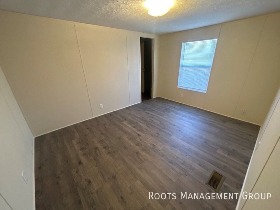 1829 S Chester St #63 - Photo 3 of 5