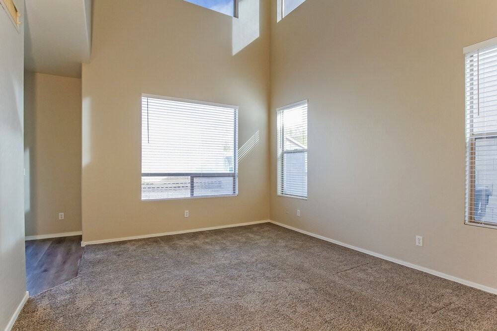 11374 W Pima St - Photo 4 of 17