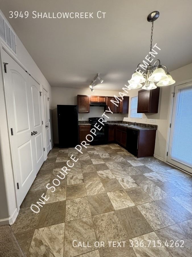 3949 Shallowcreek Ct - Photo 3 of 9