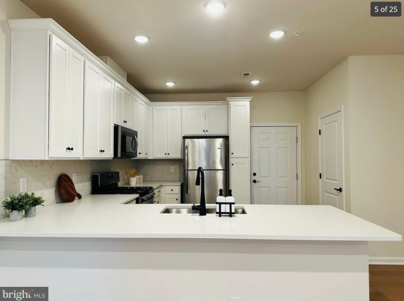 701 Parker Blvd - Photo 3 of 11