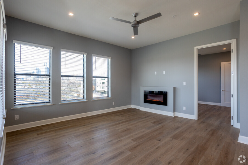 1812 Hickory St #308 - Photo 2 of 8