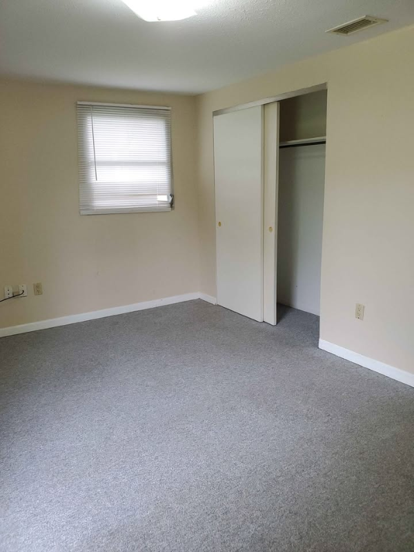 2115 Cordova Cir W - Photo 2 of 7