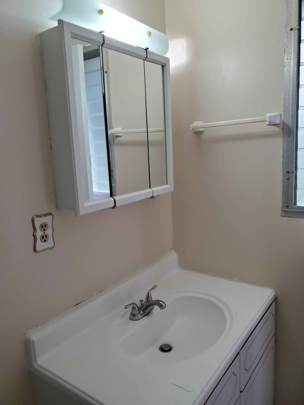 2115 Cordova Cir W - Photo 3 of 7