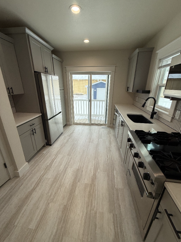 211 E Jefferson St - Photo 3 of 18