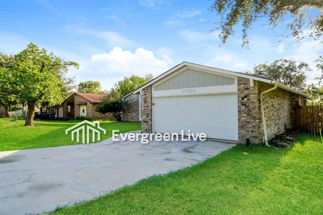 13607 Pebble Walk - Photo 2 of 17