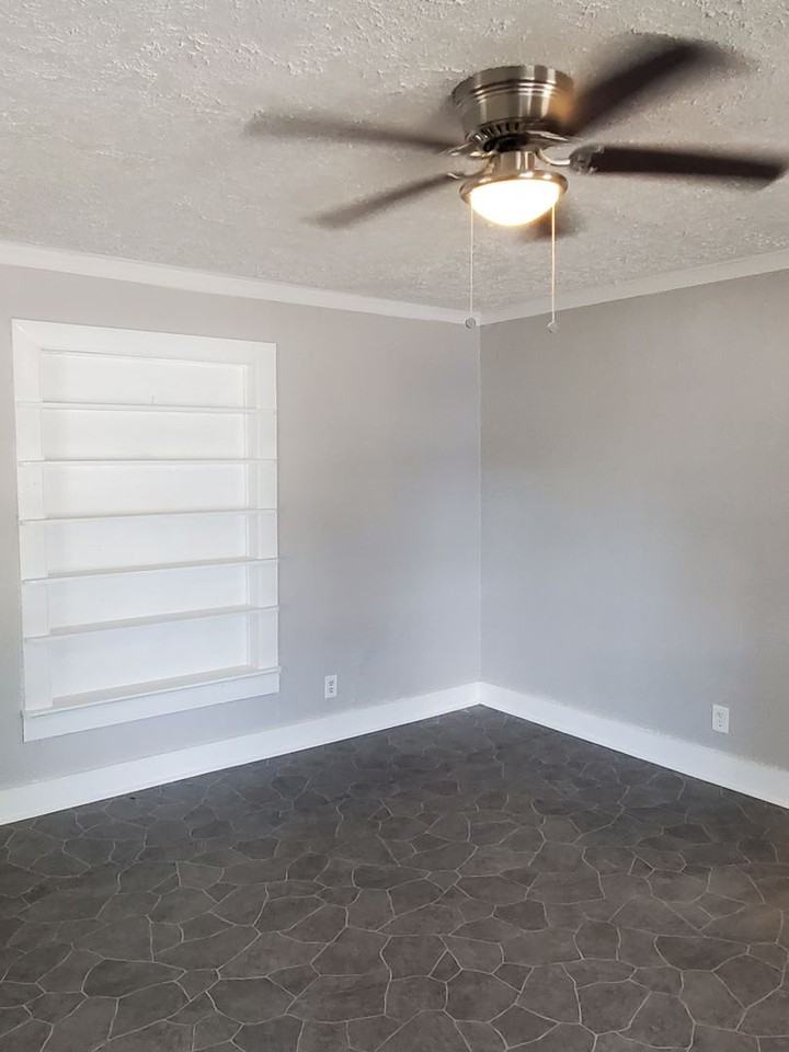 102 W Johnson St - Photo 2 of 8