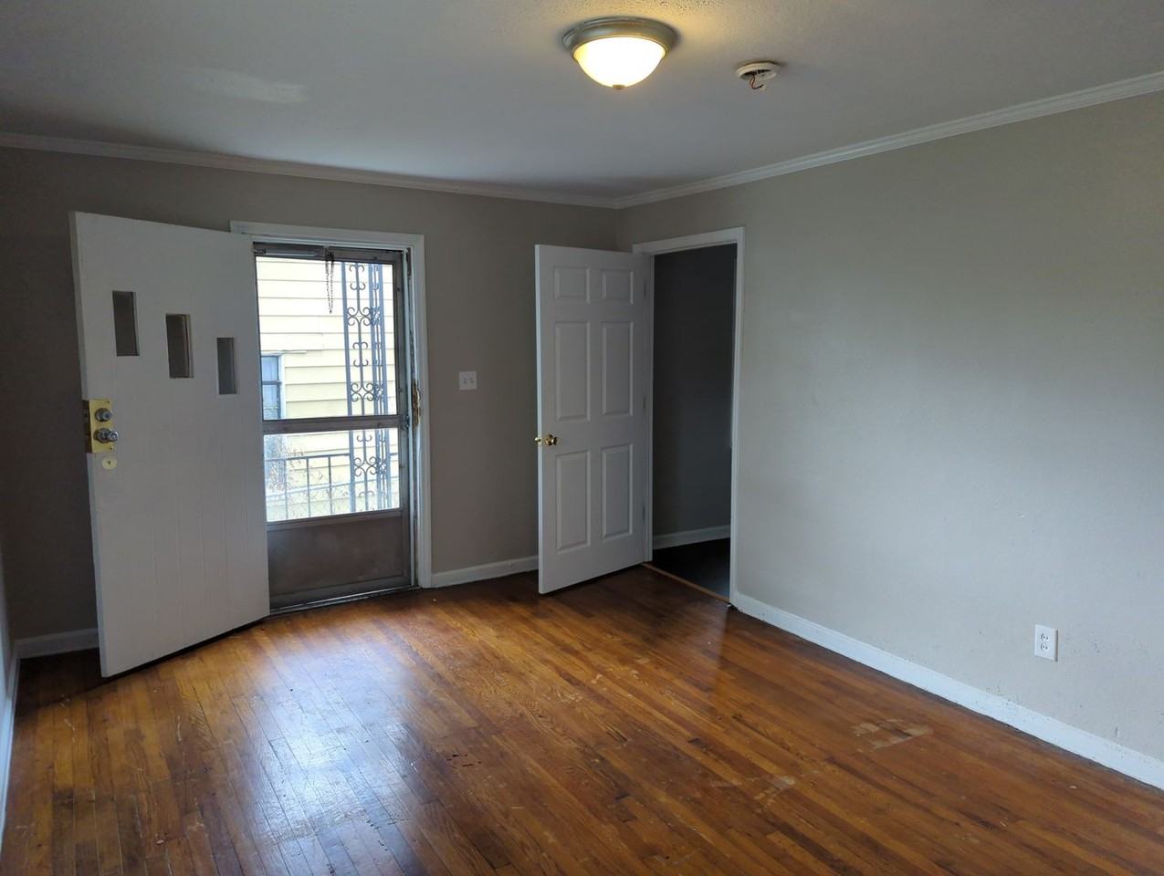 2419 Vine St - Photo 5 of 15