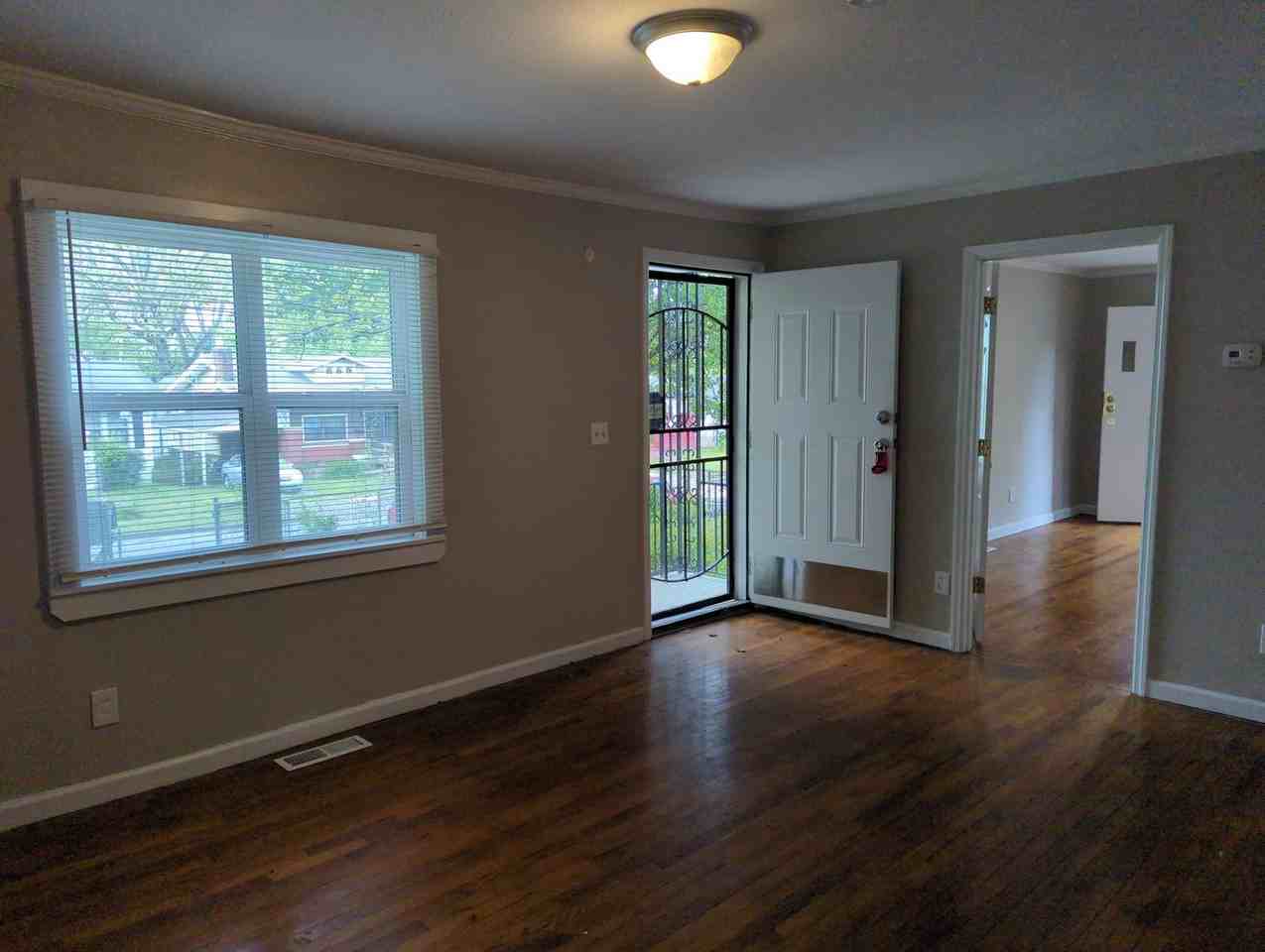 2419 Vine St - Photo 2 of 15