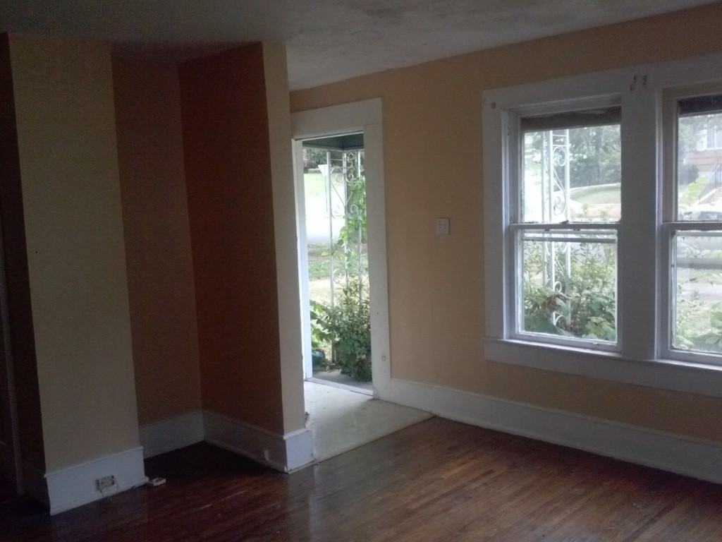 1579 Martin Ave - Photo 3 of 18