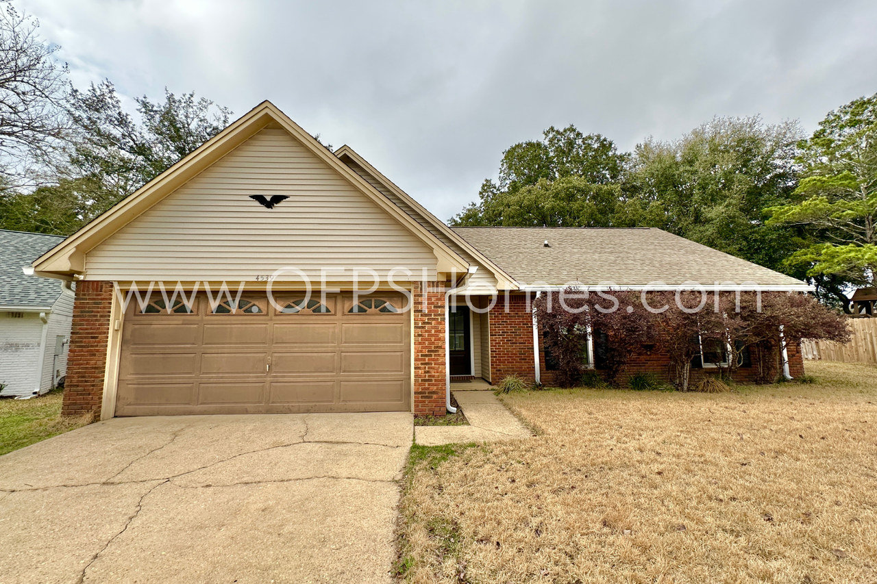 4539 Parkwood Ln E - Photo 2 of 44