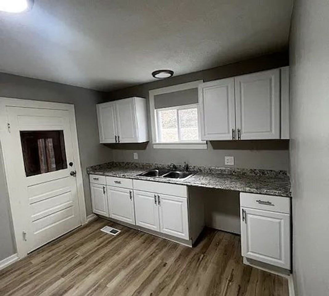 1631 S Valley St - Photo 3 of 10