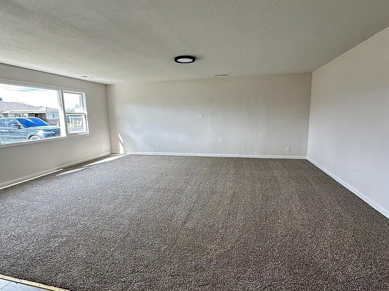 917 9th St - Photo 2 of 15