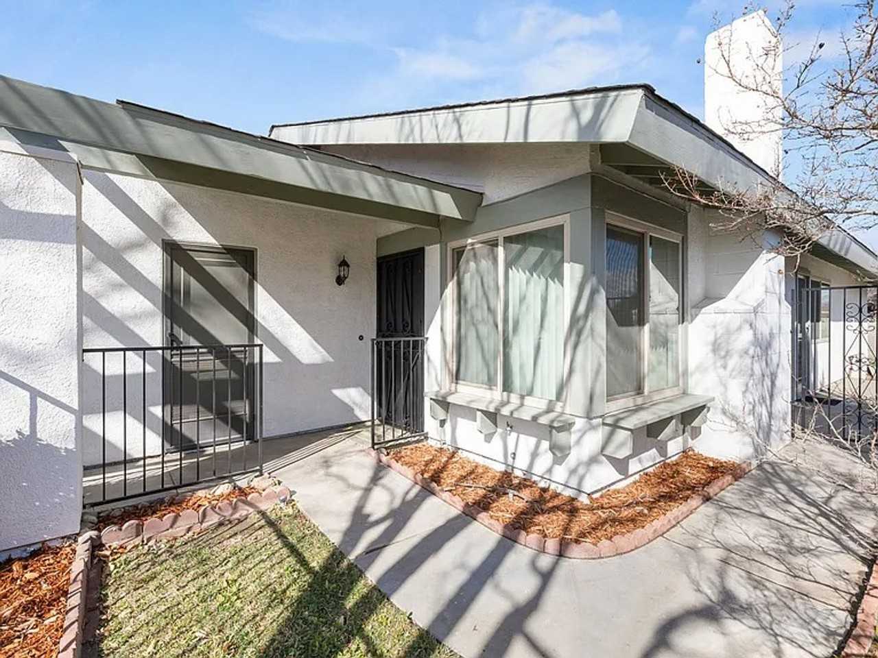 841 Landsford St - Photo 2 of 15