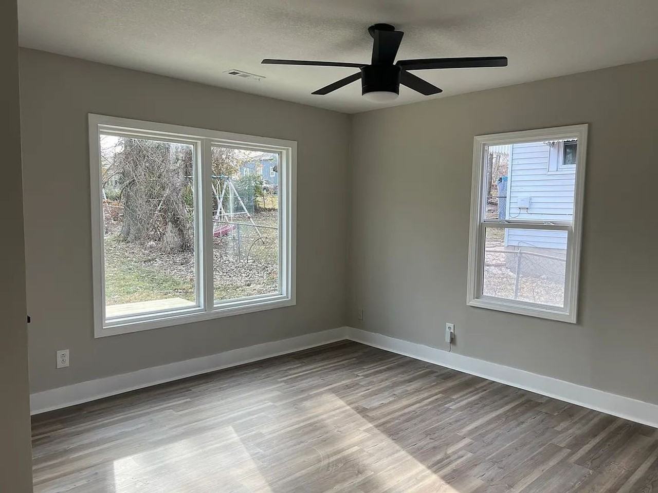 3163 Rowland Ave - Photo 2 of 19