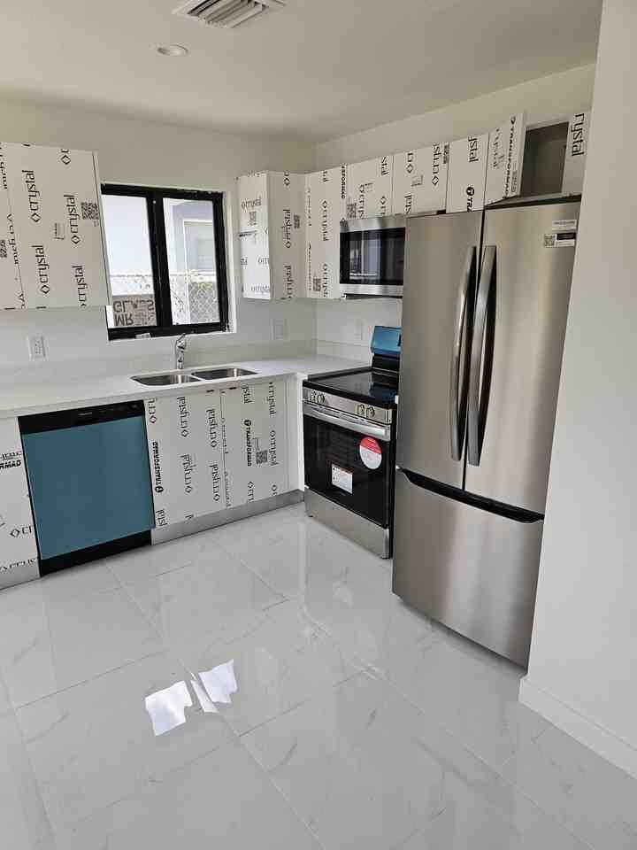 1749 Nw 69th St #0 - Photo 4 of 13