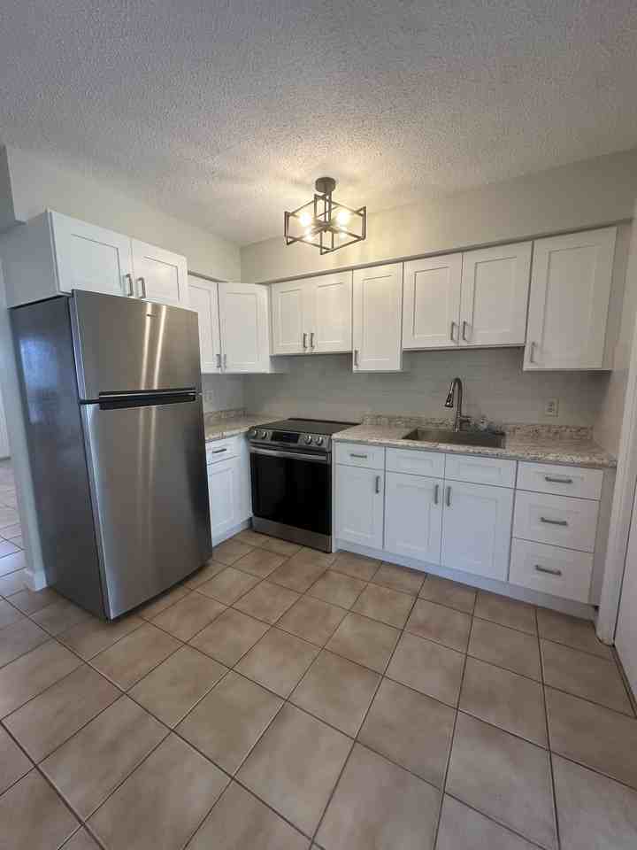 8908 Se Parkway Dr #NA - Photo 3 of 12