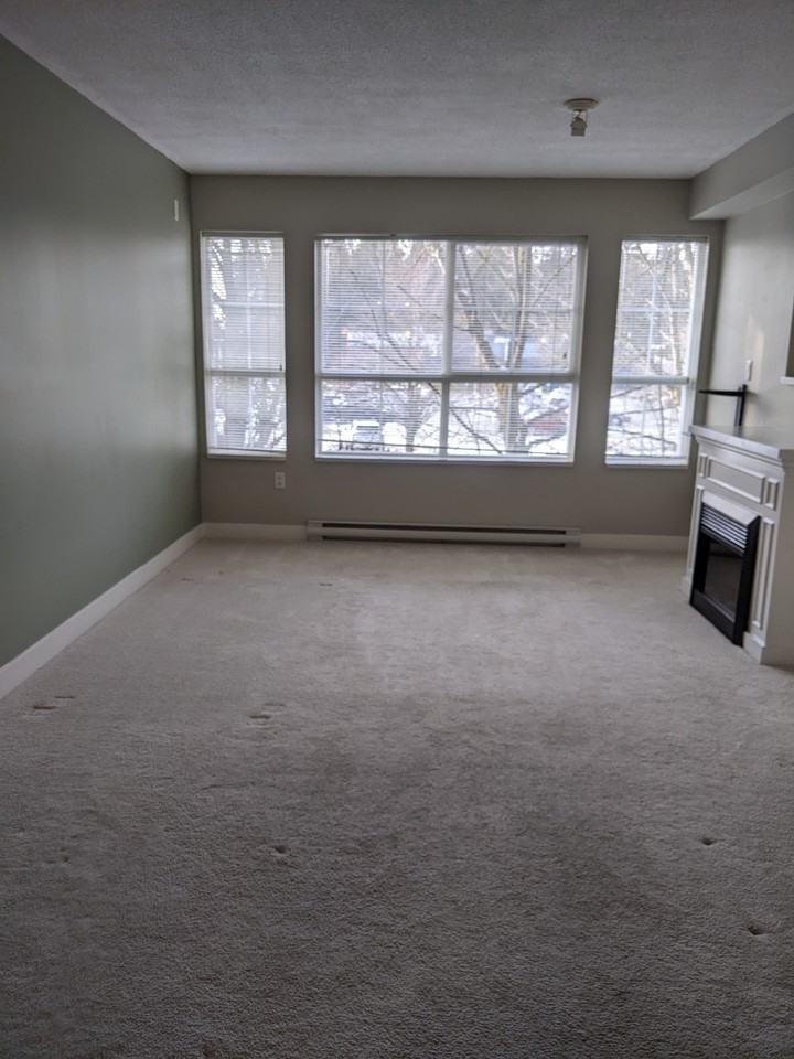 19673 Meadow Gardens Way - Photo 3 of 11