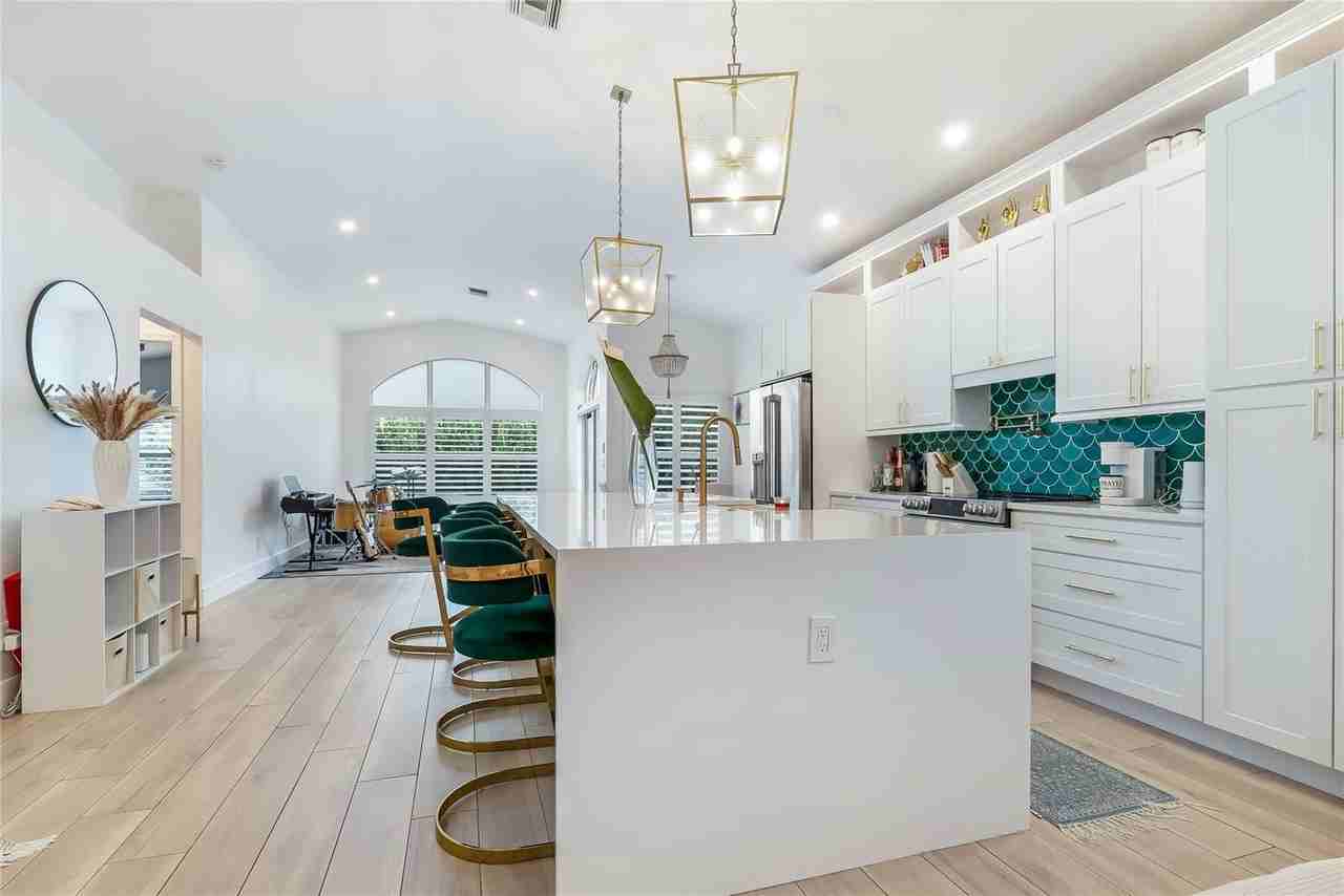 10808 Nw 46th Dr - Photo 2 of 8