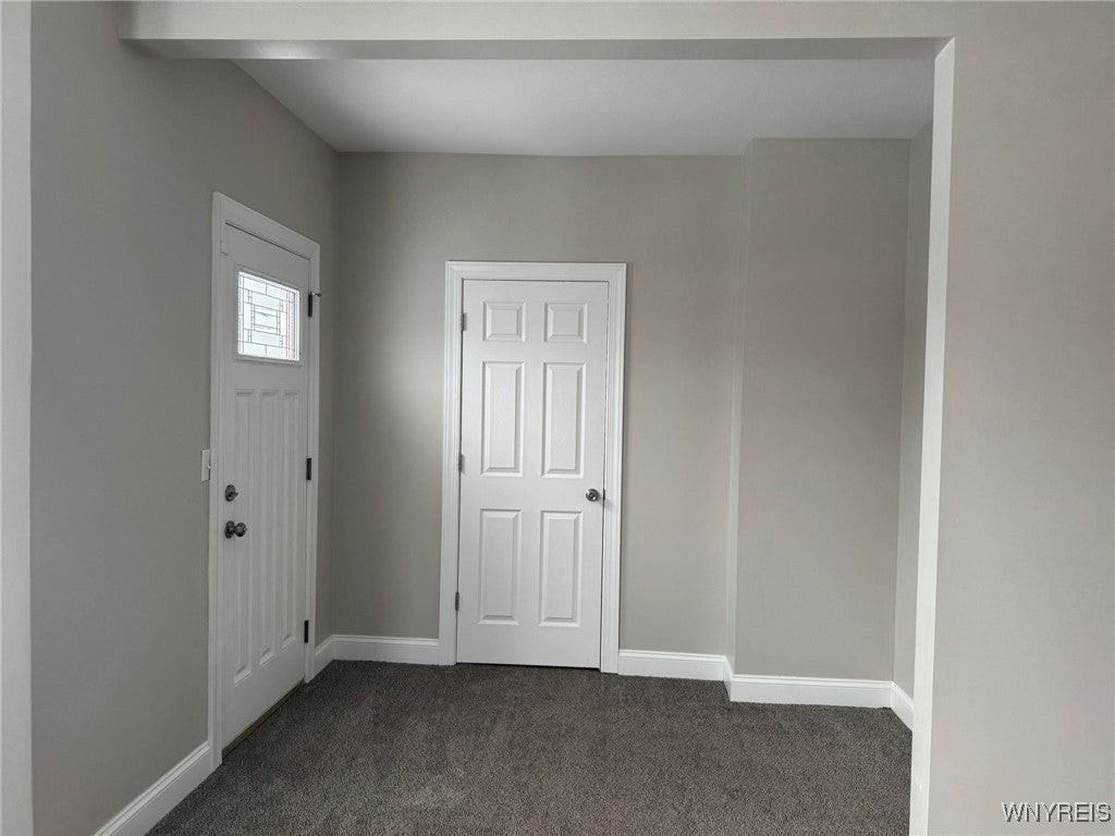 35 Barry Pl - Photo 3 of 23