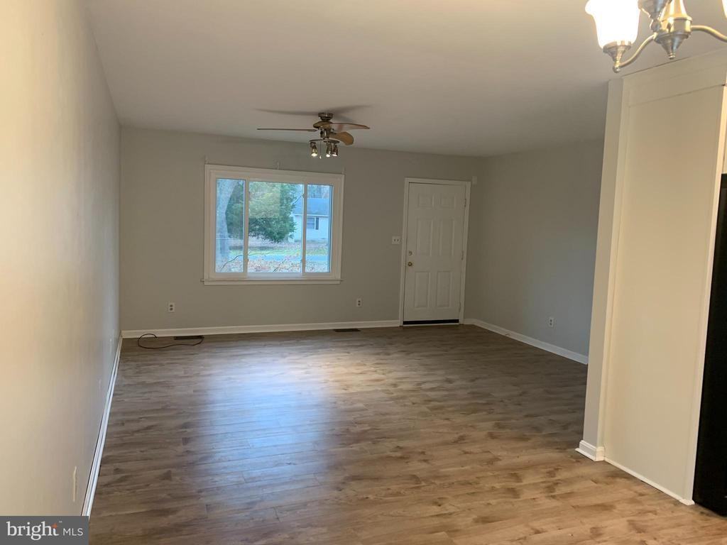 15491 Delaware Dr - Photo 2 of 10