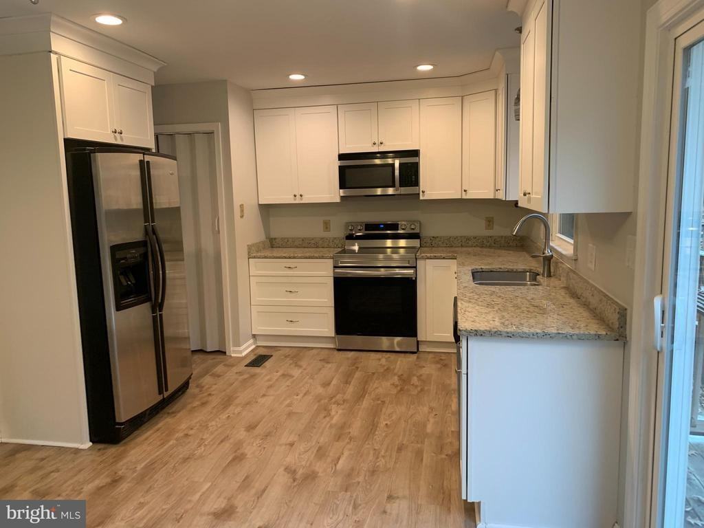 15491 Delaware Dr - Photo 3 of 10