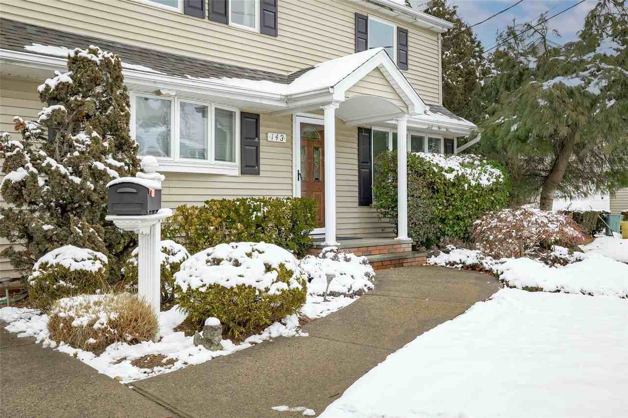 143 Walnut St - Photo 3 of 27