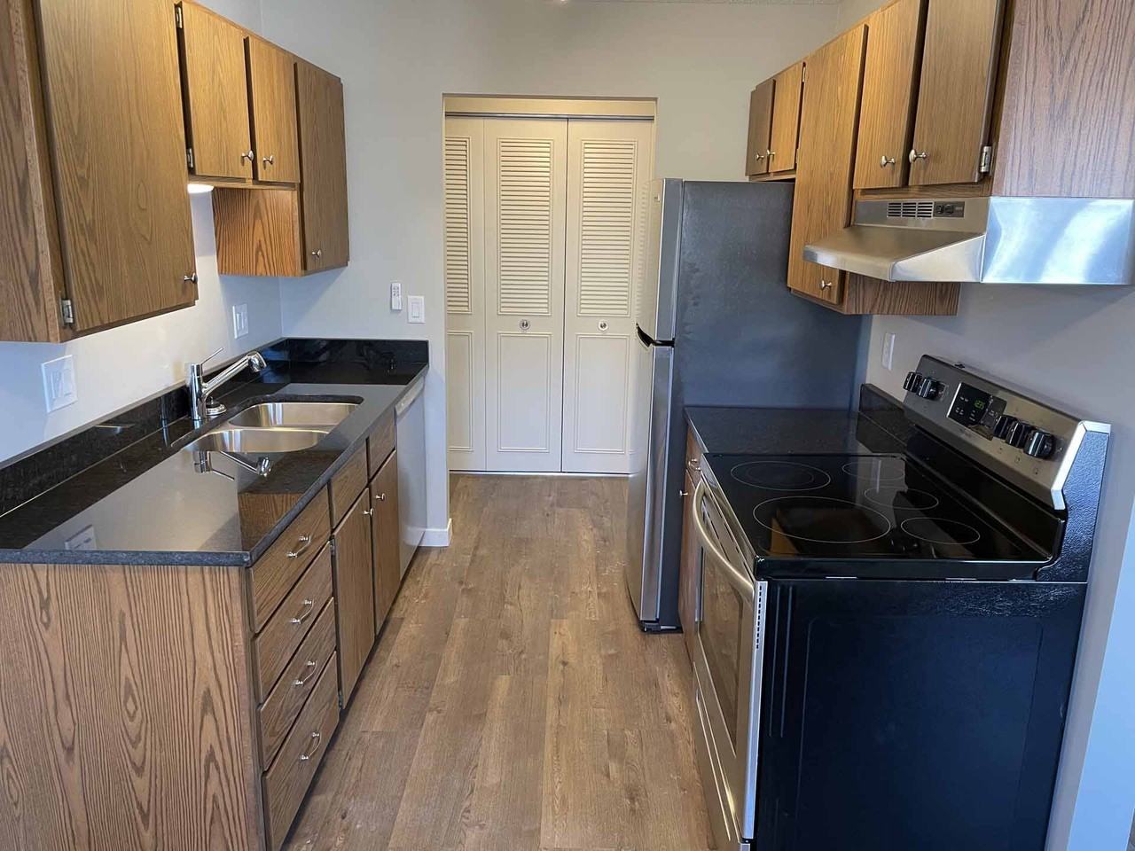 7th Avenue Apartments - Photo 7 of 31