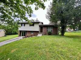 featured image of 903 Valerie Ln