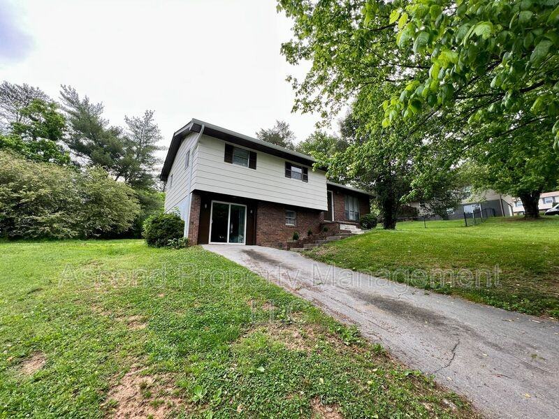 903 Valerie Ln - Photo 2 of 29