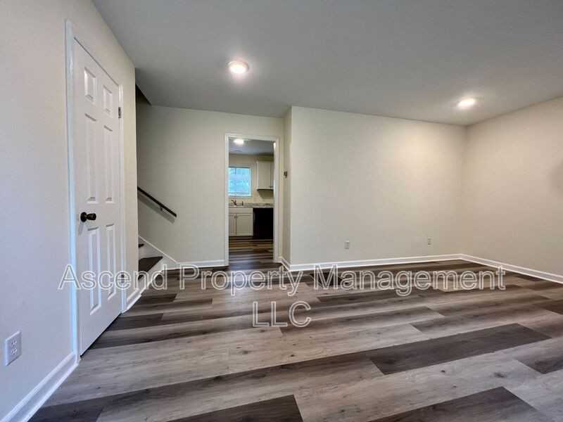903 Valerie Ln - Photo 6 of 29