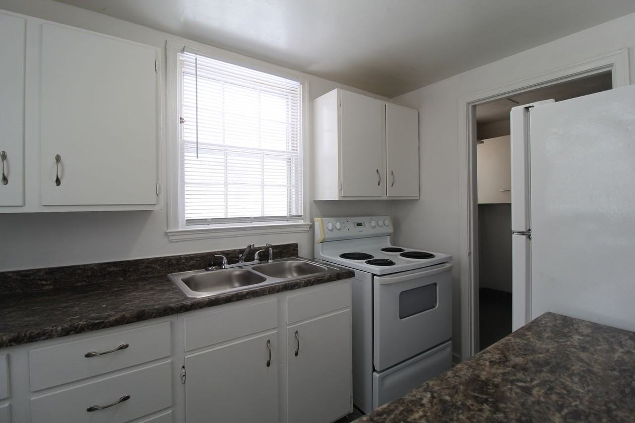 312 E 26th Ave - Photo 4 of 10