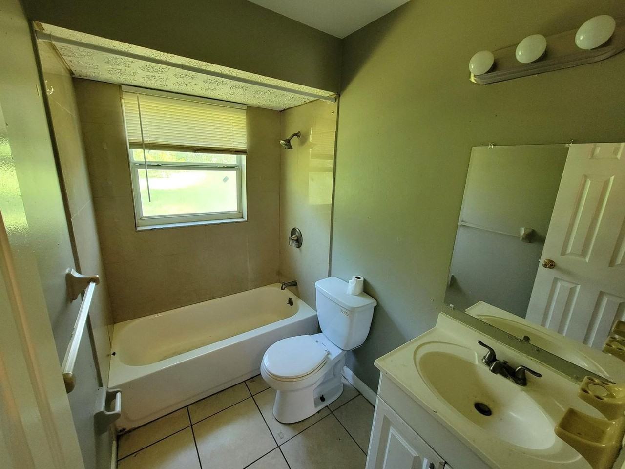 517 Dade Ave - Photo 2 of 9