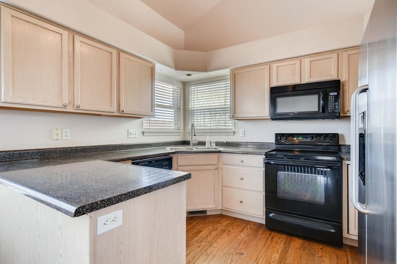 7459 Allens Park Dr - Photo 3 of 11