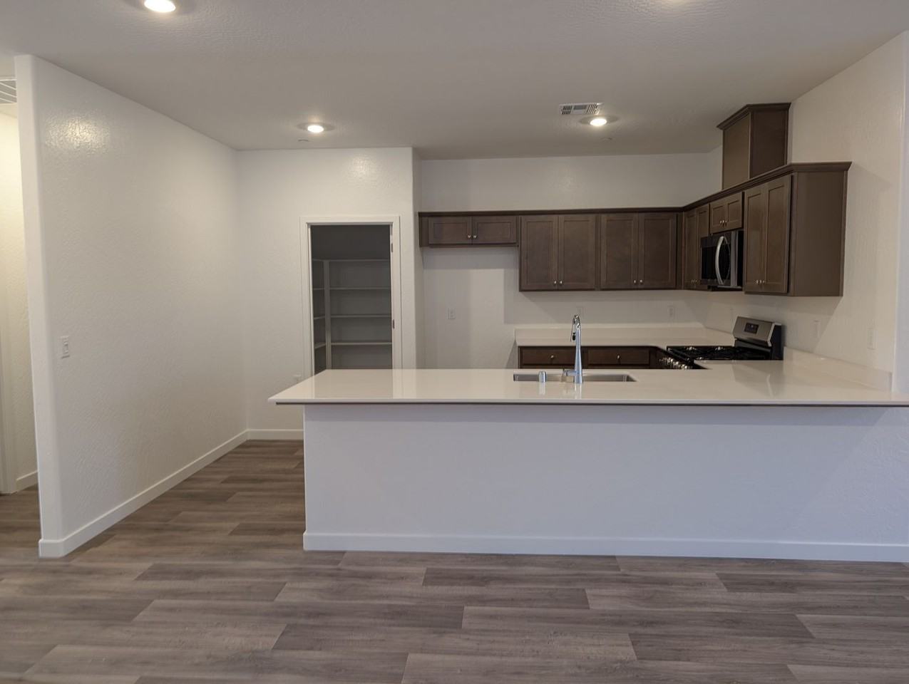 1045 Deerhorn Dr W - Photo 2 of 29