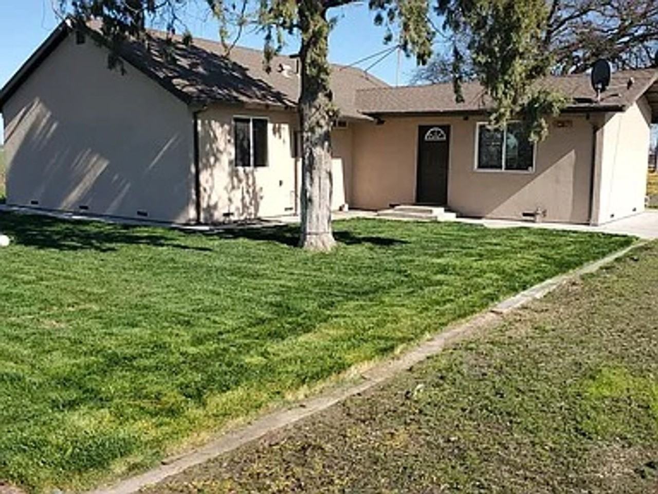 24135 Mariposa Rd - Photo 2 of 9