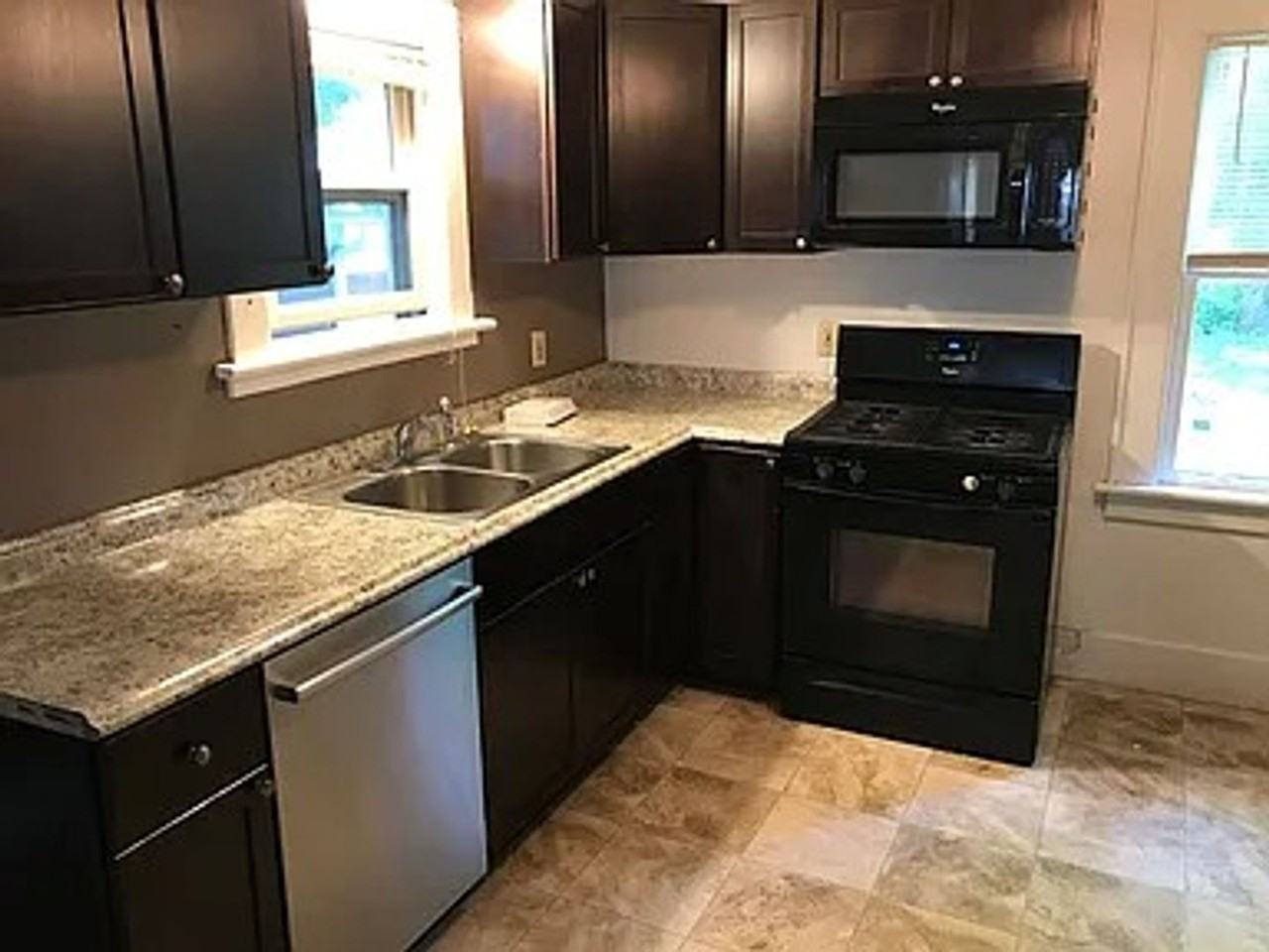 337 Marsh St - Photo 3 of 6