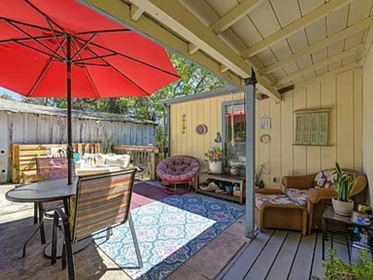 247 Live Oak St - Photo 2 of 9