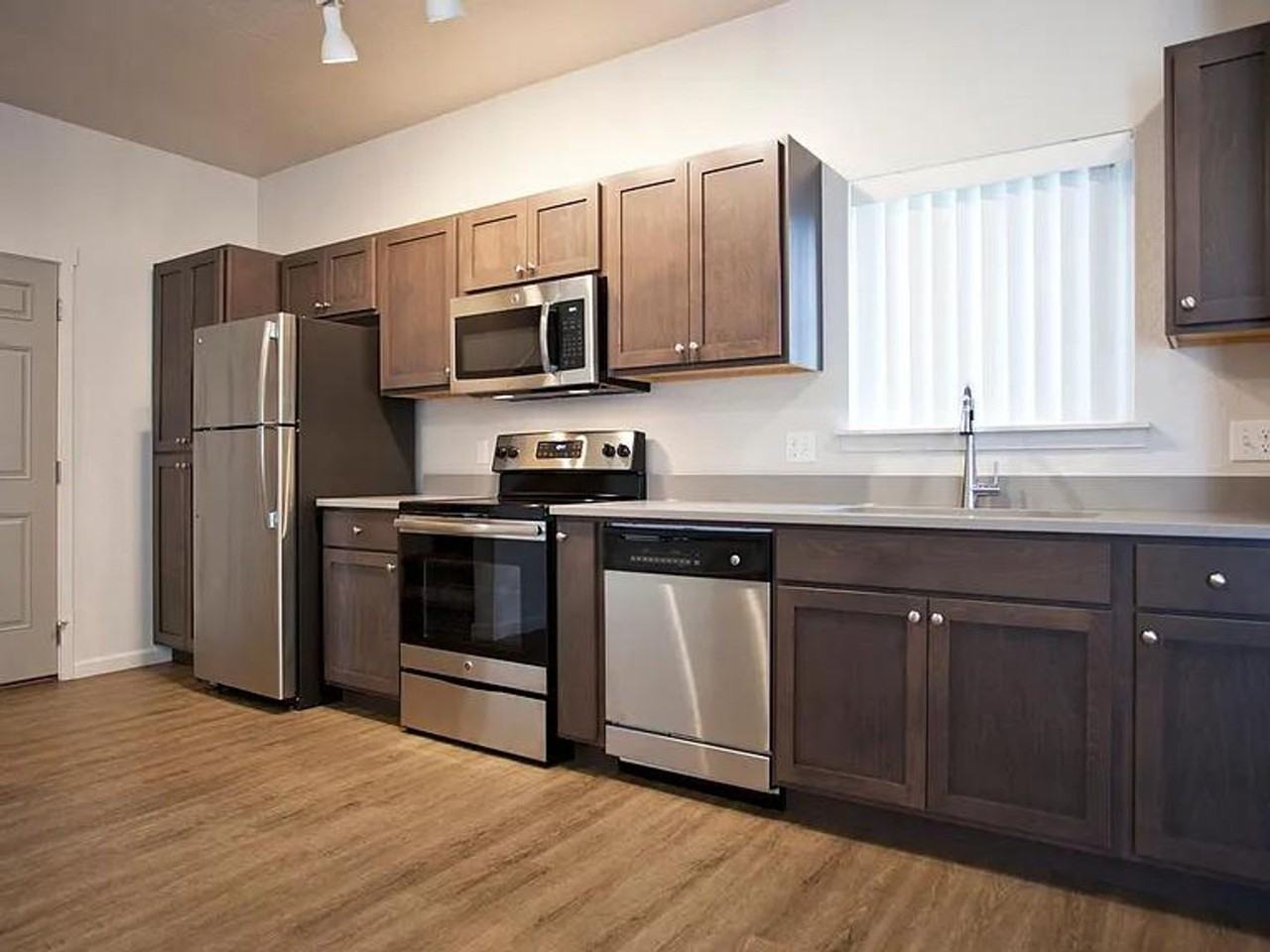 608 W Cherry Ln - Photo 3 of 15