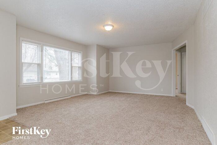 2616 Berry Ave - Photo 3 of 15