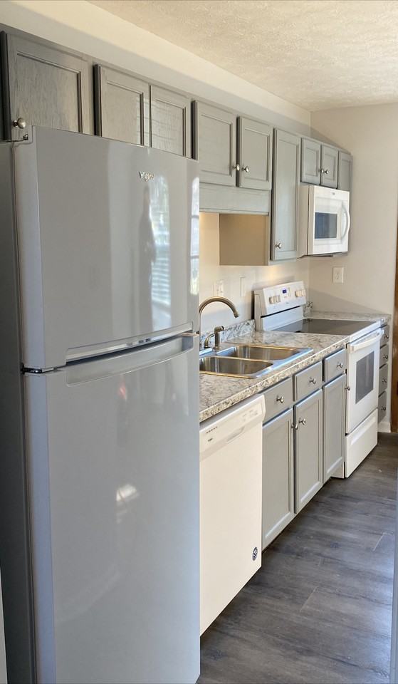 1909 Meadowview Ln #NA - Photo 2 of 15