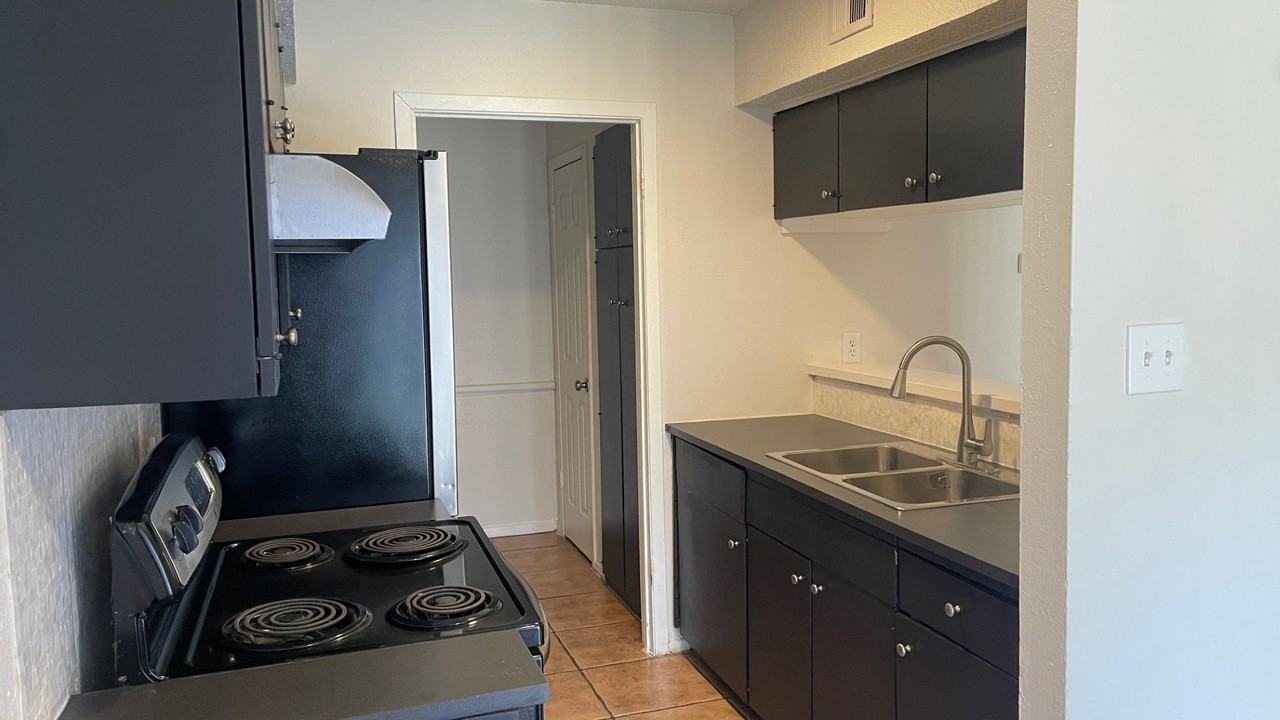 1705 Coronado Hills Dr #B - Photo 4 of 11