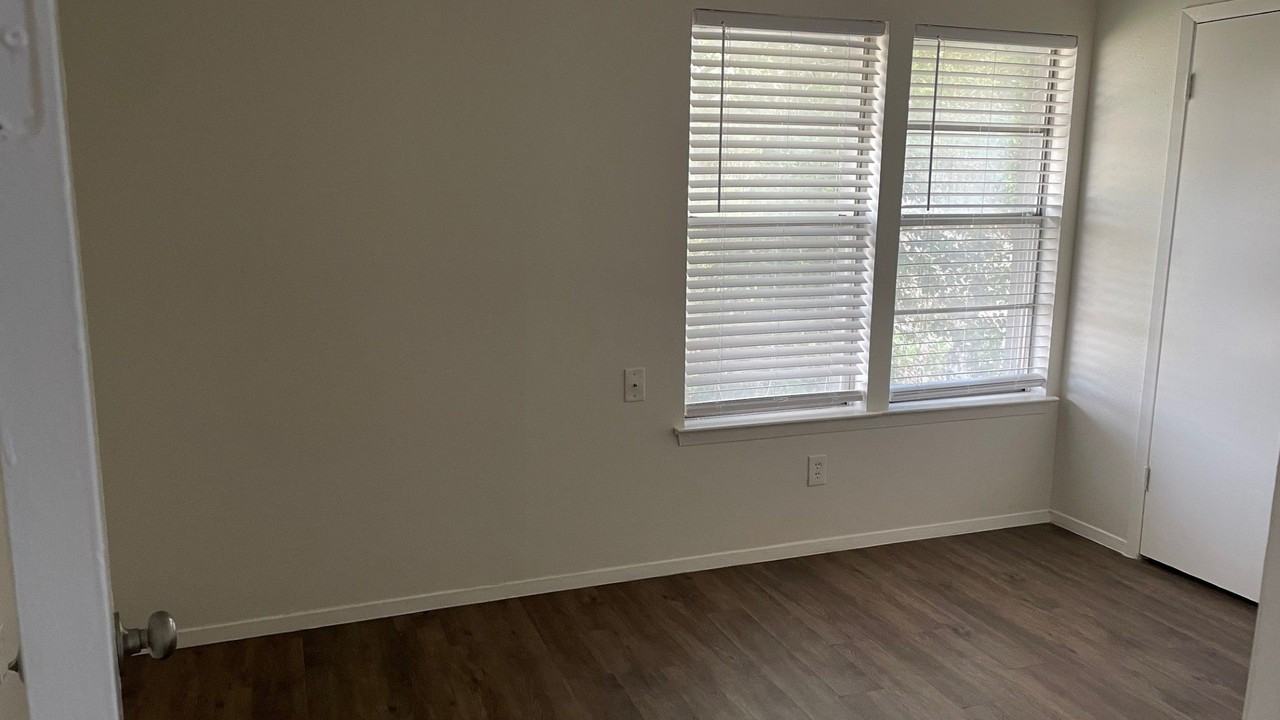 1705 Coronado Hills Dr #B - Photo 6 of 11