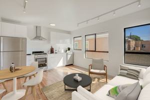 featured image of 513 N Heliotrope Dr