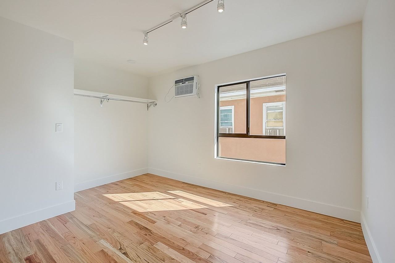 513 N HELIOTROPE DR - Photo 7 of 27