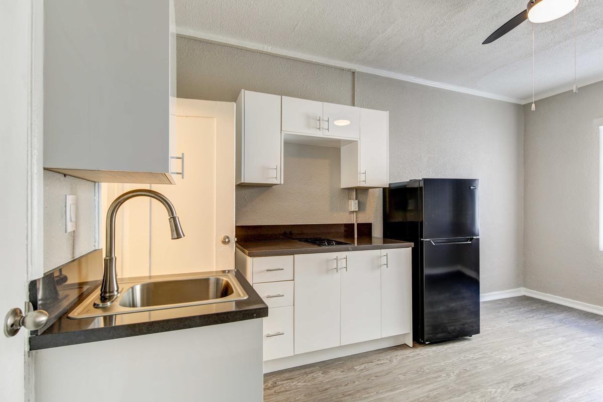 5640 Santa Monica Blvd - Photo 2 of 14