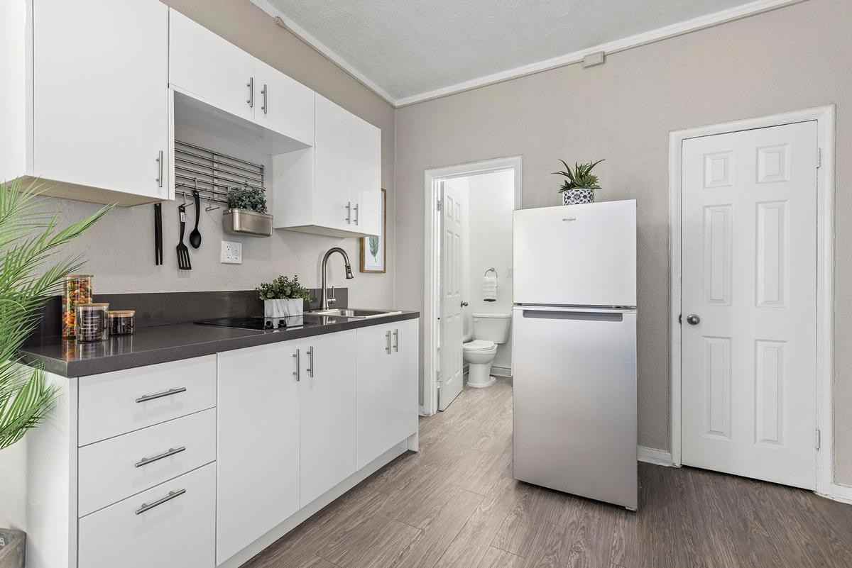 5640 Santa Monica Blvd - Photo 7 of 14