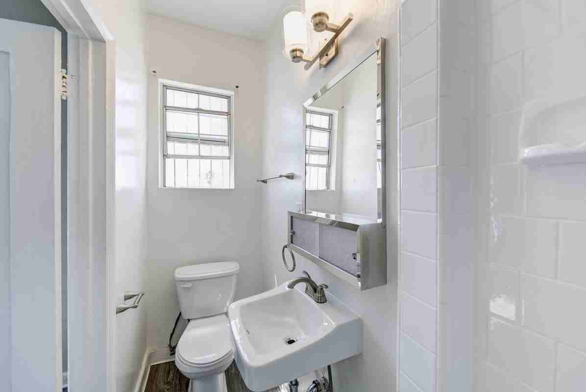 5640 Santa Monica Blvd - Photo 6 of 14