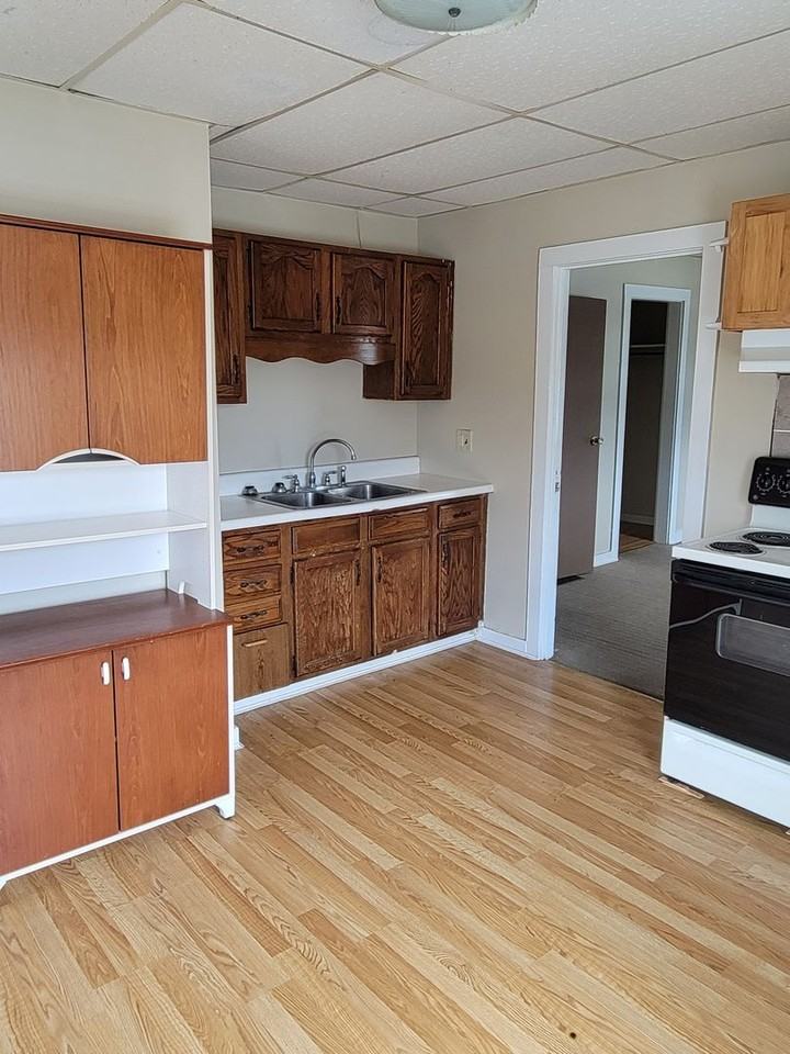 221 S Washington St - Photo 4 of 8