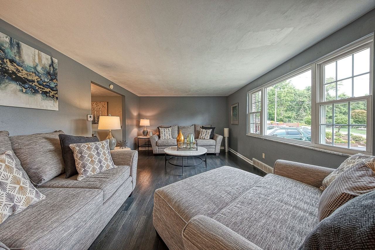 351 Lincoln Ave - Photo 3 of 20