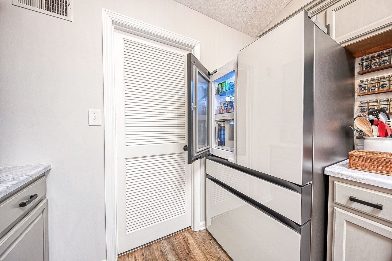 1535 Merion Ln - Photo 3 of 15